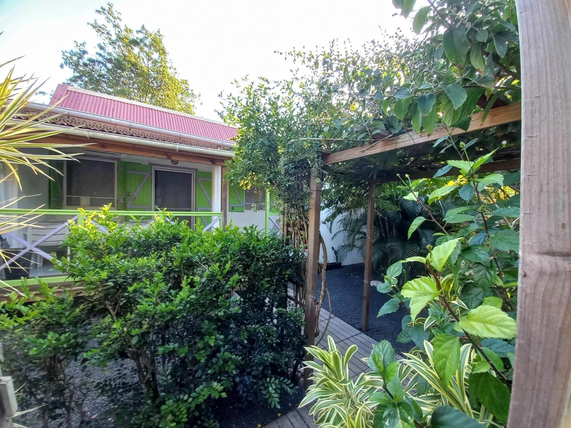 Soleil Couchant - Gites Deshaies Exterior photo